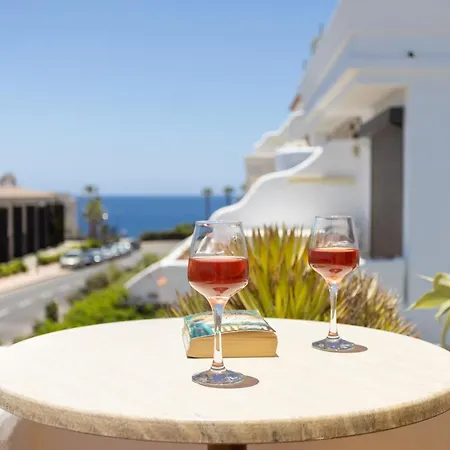 Luxury Seaside Retreat Apartament *