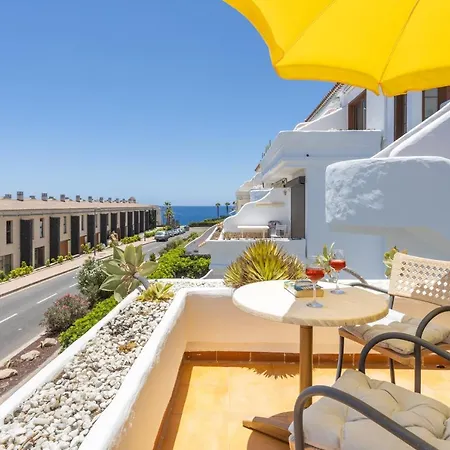 Luxury Seaside Retreat Apartament