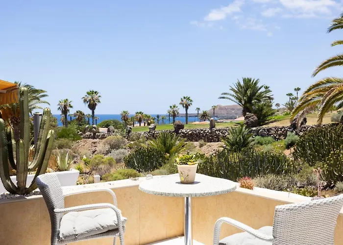 Luxury Seaside Retreat Lejlighed