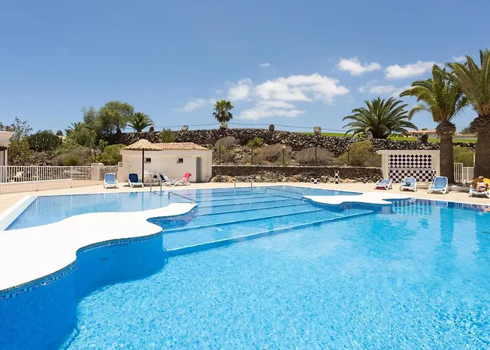 Luxury Seaside Retreat *