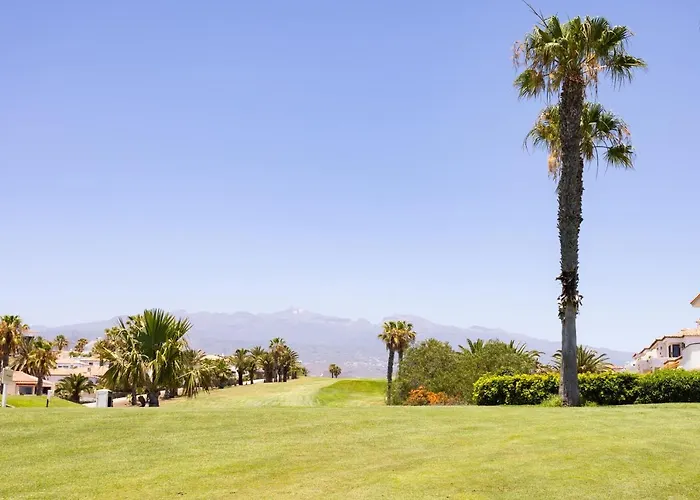 Luxury Seaside Retreat *