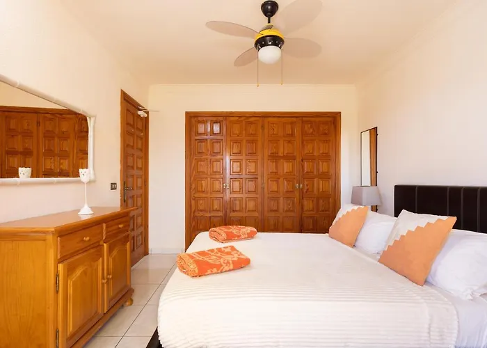 Luxury Seaside Retreat *