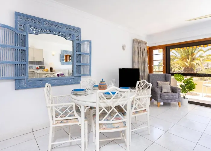 Luxury Seaside Retreat Apartment *