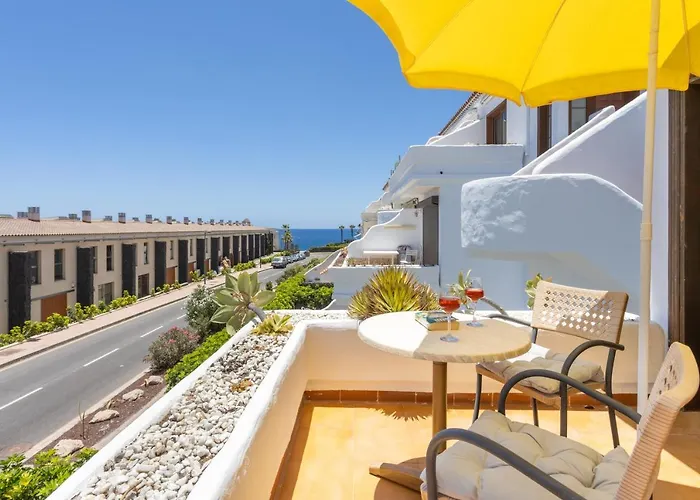 Luxury Seaside Retreat Apartment